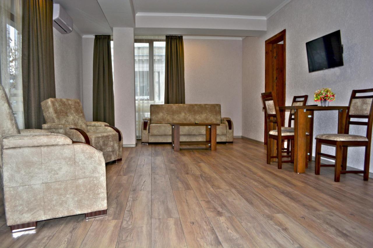 G&G Hotel Tbilisi Esterno foto