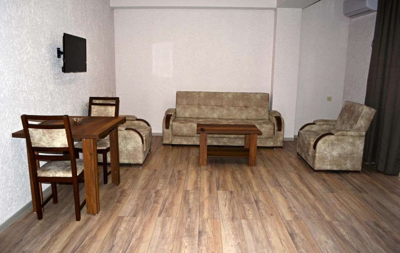 G&G Hotel Tbilisi Esterno foto