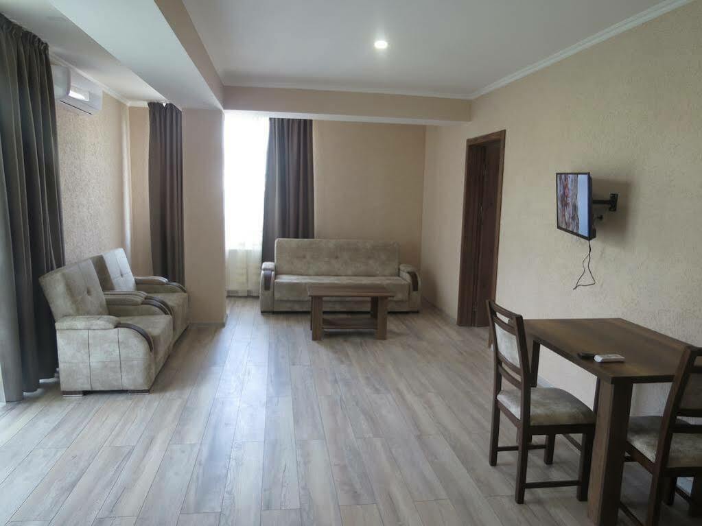 G&G Hotel Tbilisi Esterno foto