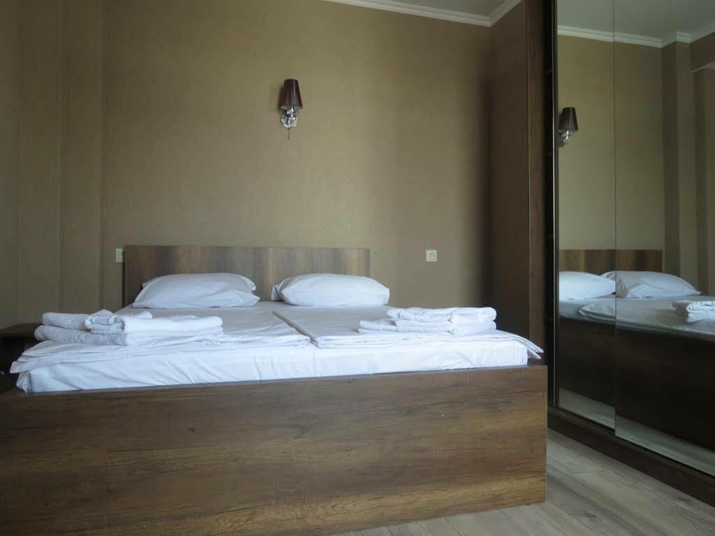 G&G Hotel Tbilisi Esterno foto