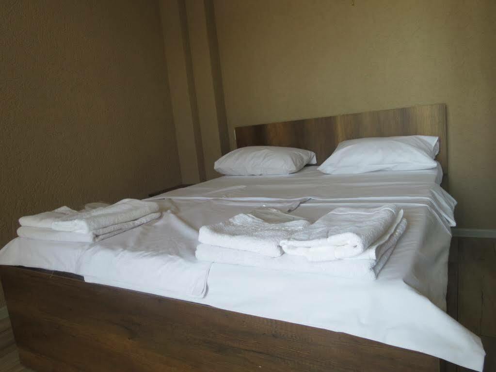 G&G Hotel Tbilisi Esterno foto